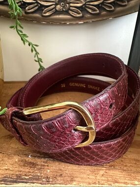 Vintage Burgundy Genuine Snake Skin Leather Belt with Gold Buckle. Size 38